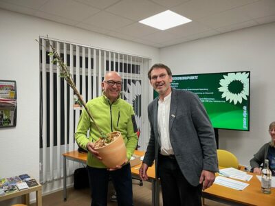 Blumen zum Dank:Matthias Koch und Dr. Gregor Kaiser